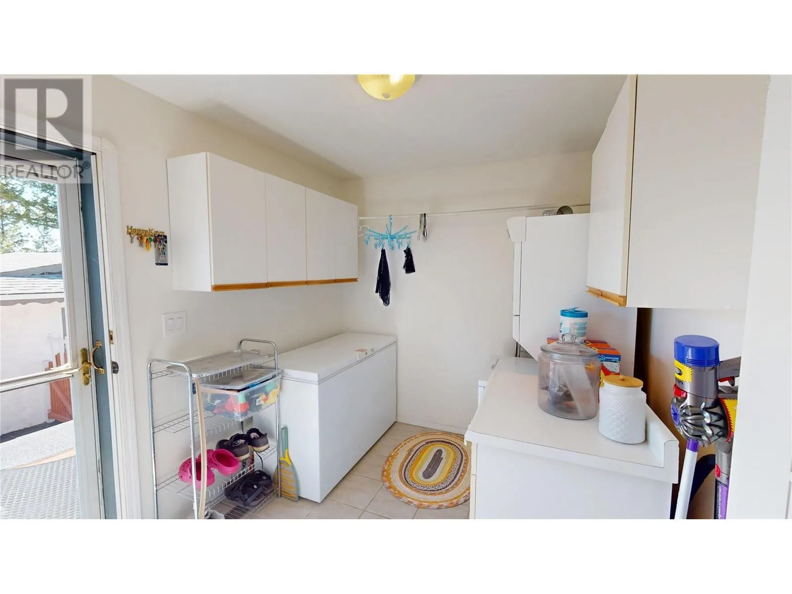 1708 MT NELSON Crescent