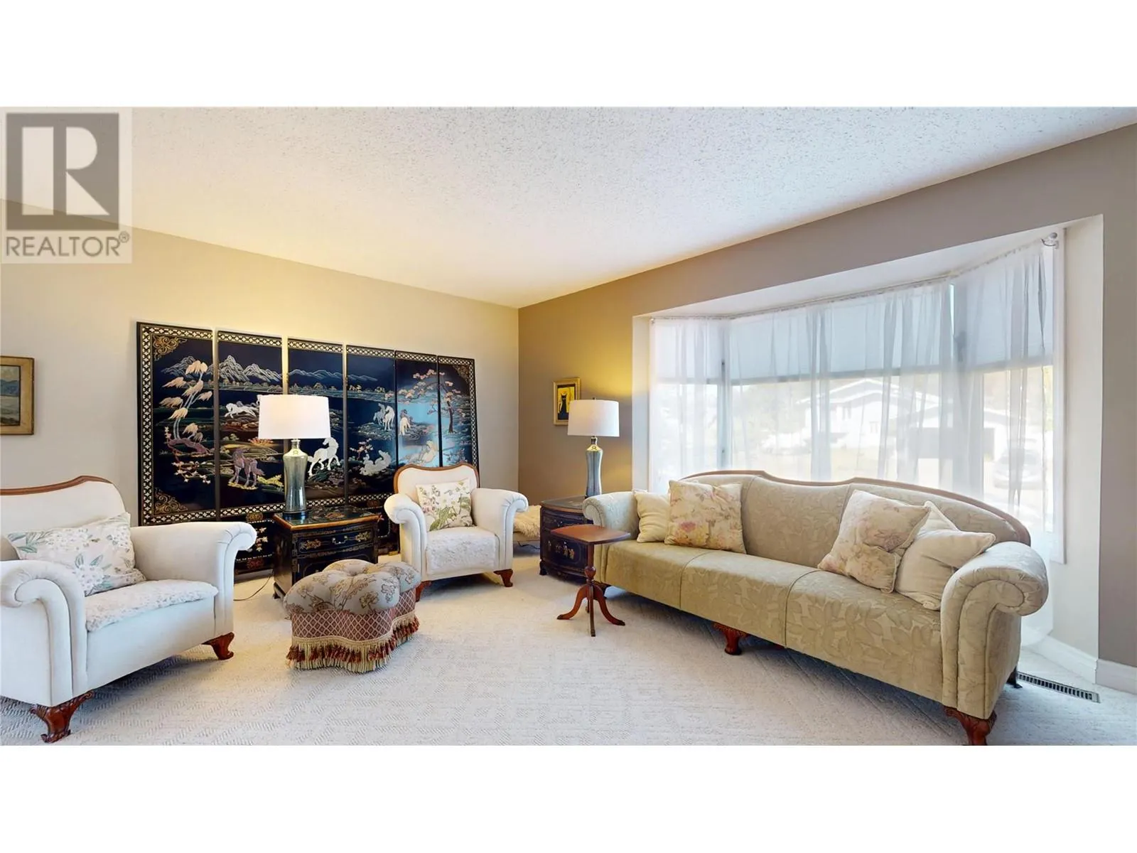 1708 MT NELSON Crescent