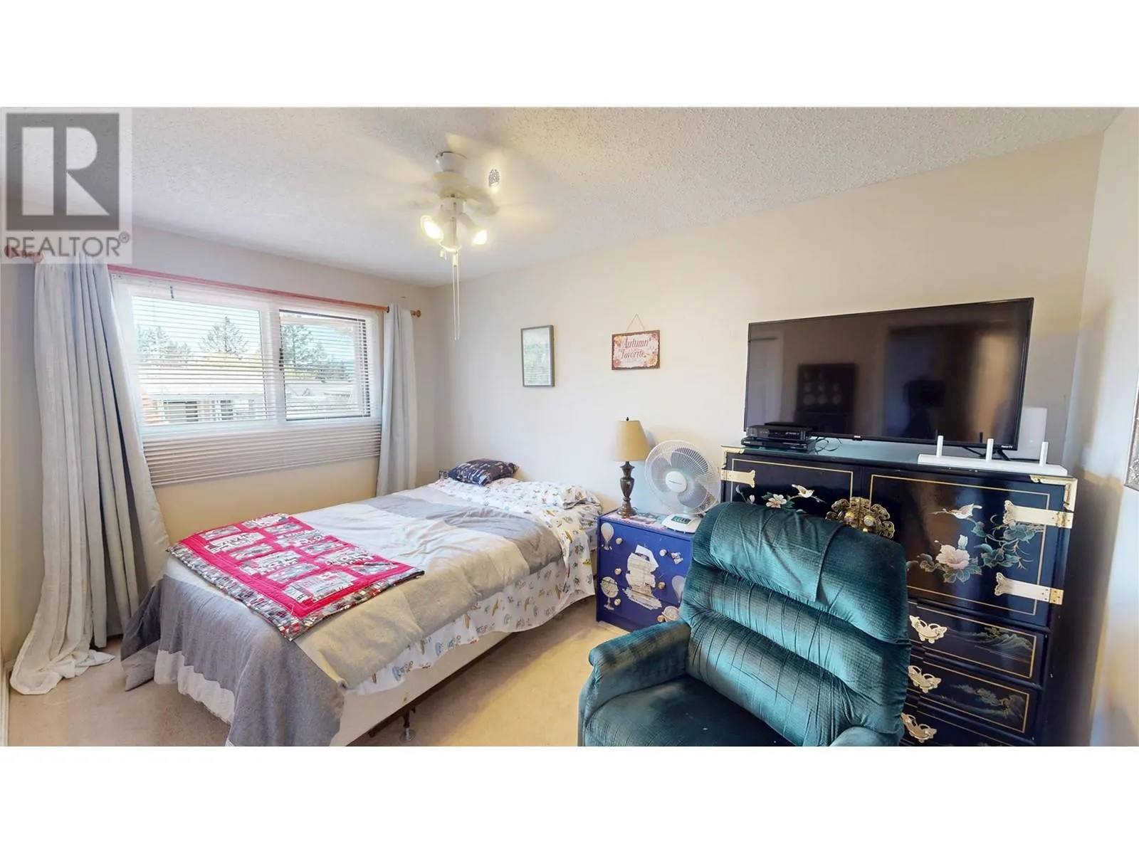 1708 MT NELSON Crescent