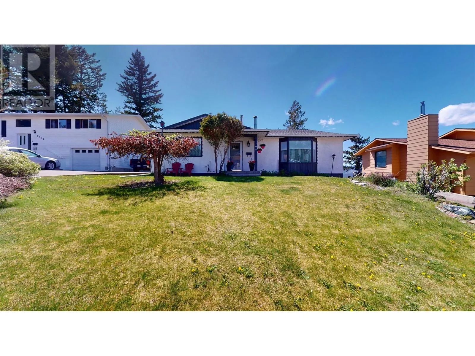 1708 MT NELSON Crescent
