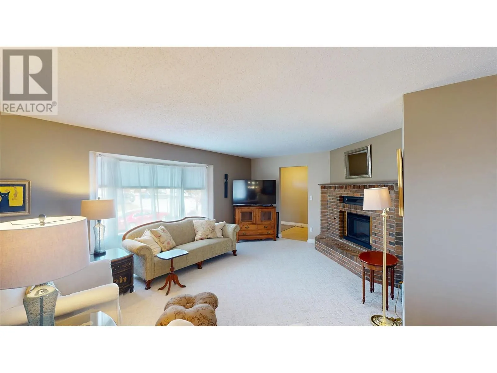 1708 MT NELSON Crescent