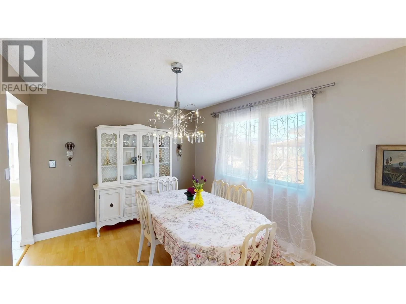 1708 MT NELSON Crescent