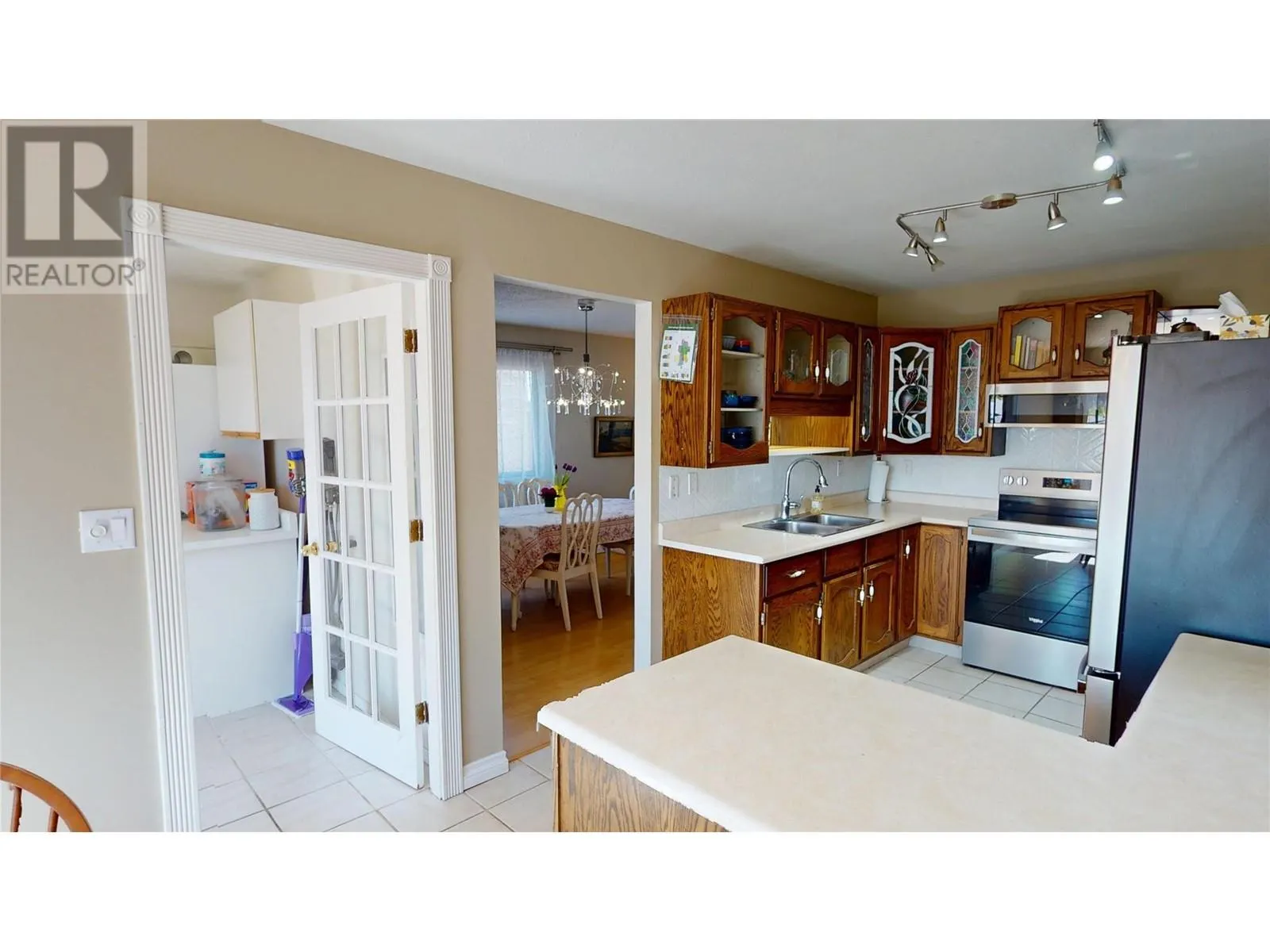 1708 MT NELSON Crescent