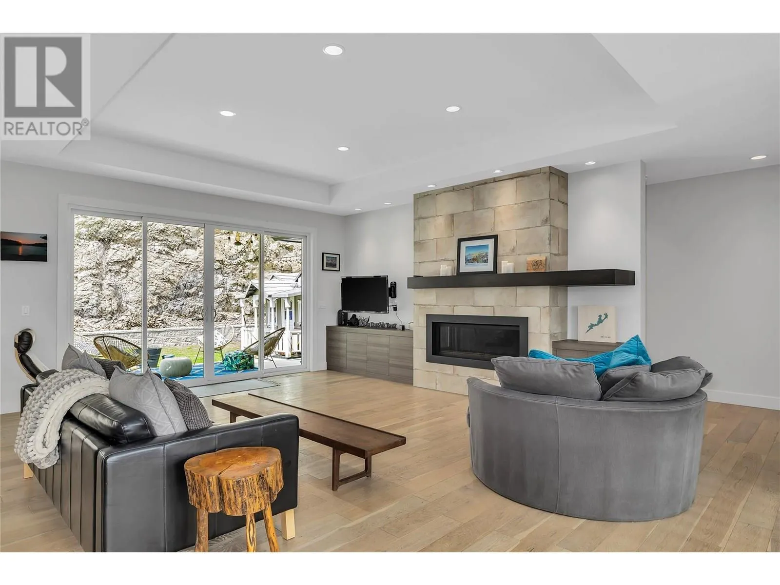 2558 Crown Crest Drive