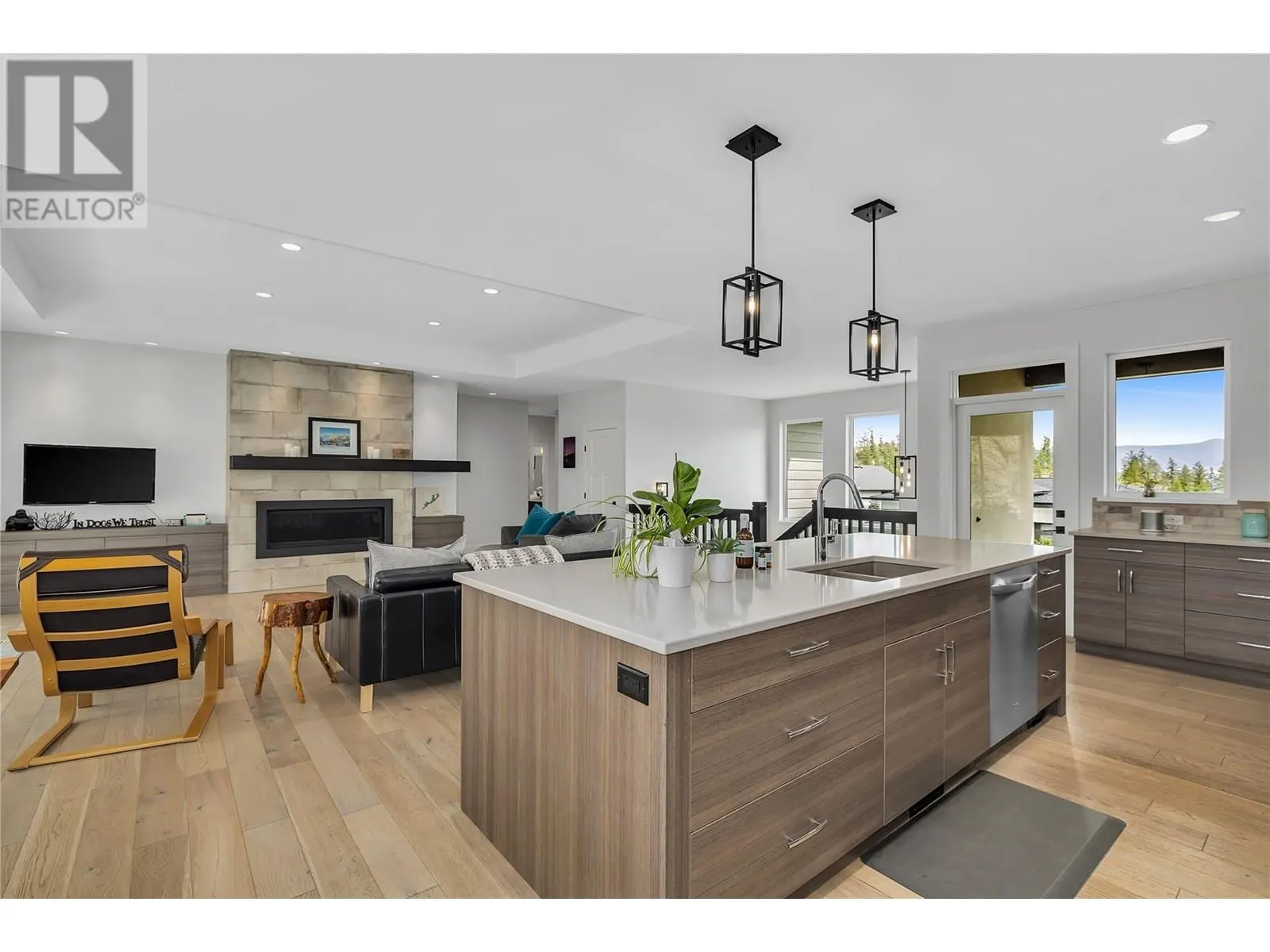 2558 Crown Crest Drive
