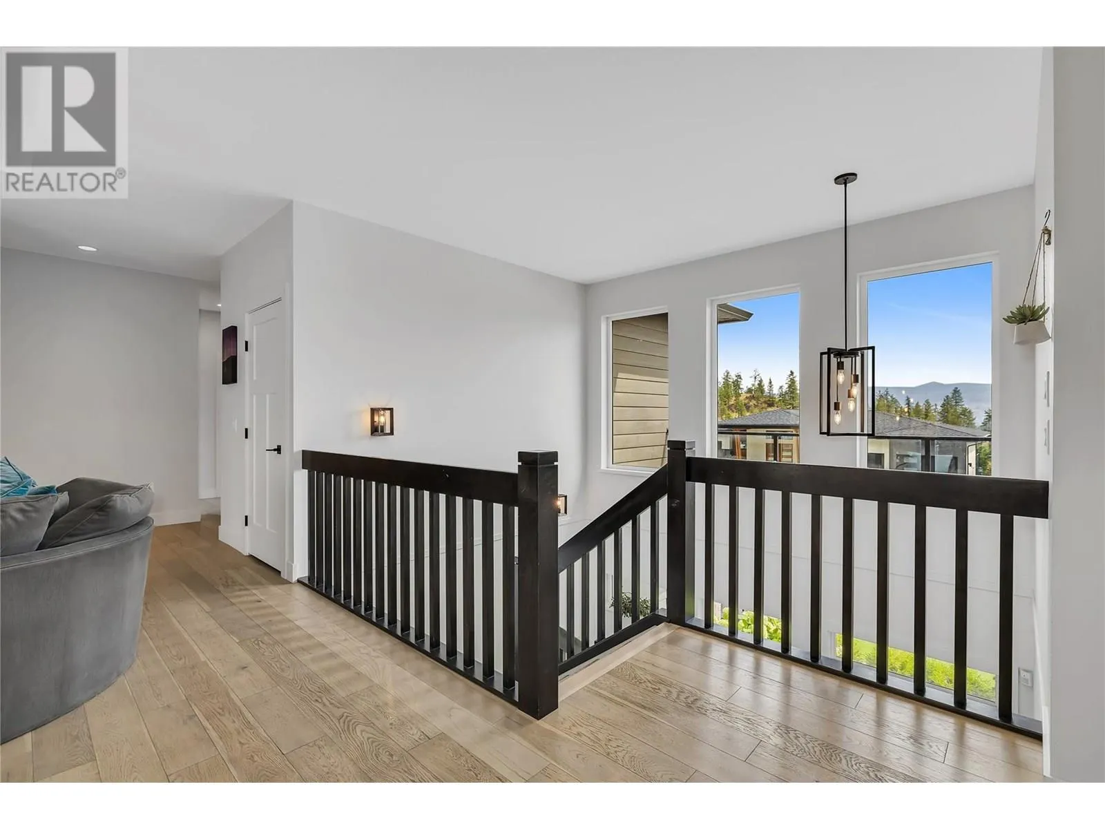 2558 Crown Crest Drive