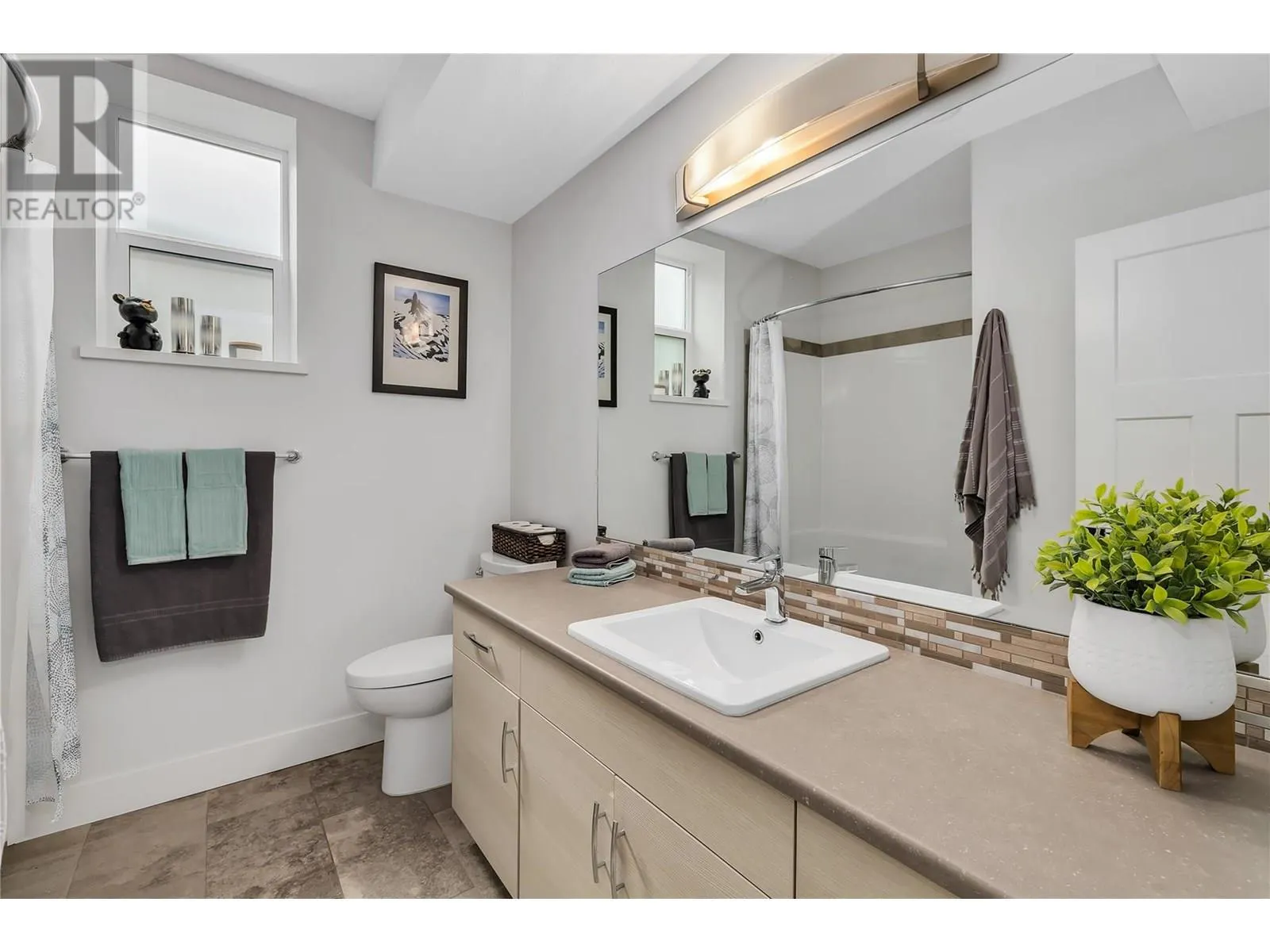 2558 Crown Crest Drive