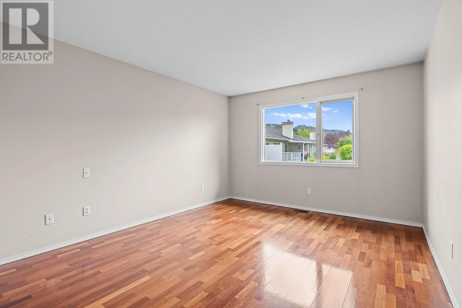 1874 Parkview Crescent Unit# 7