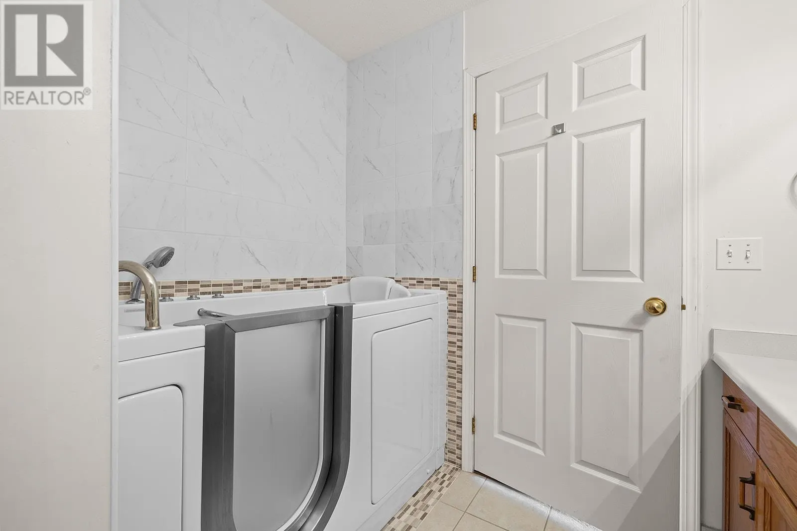 1874 Parkview Crescent Unit# 7