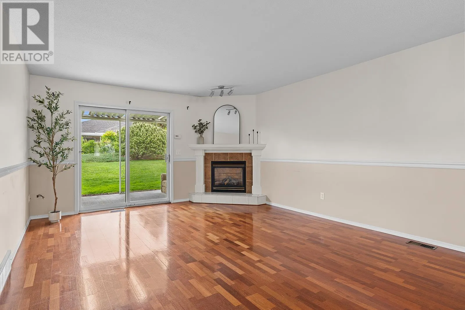 1874 Parkview Crescent Unit# 7