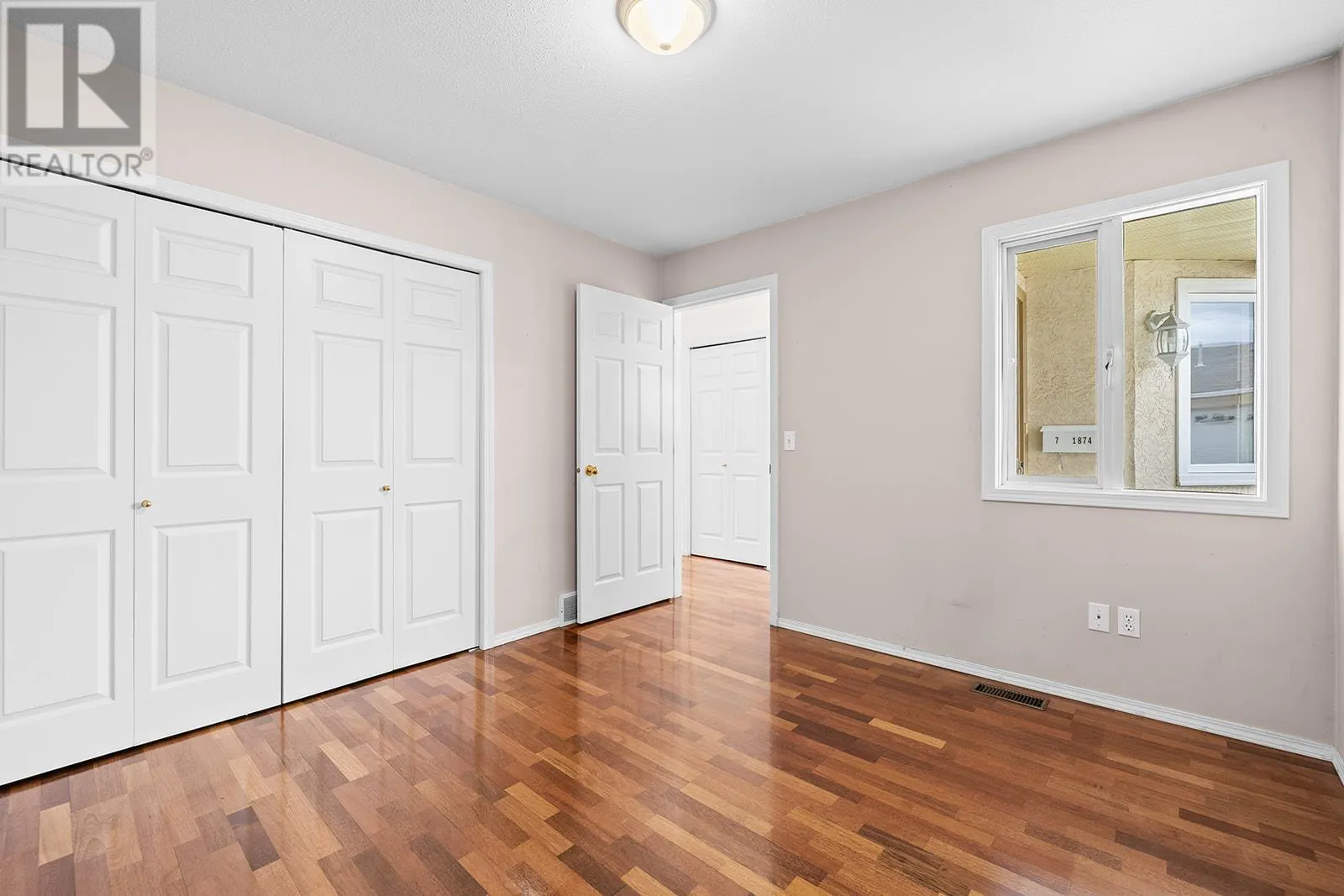 1874 Parkview Crescent Unit# 7