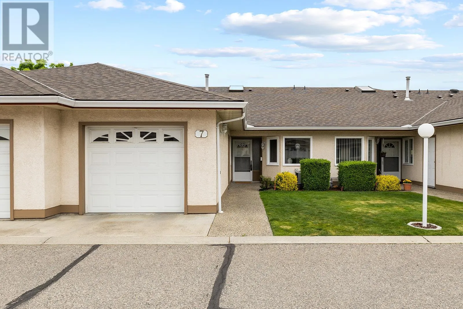 1874 Parkview Crescent Unit# 7