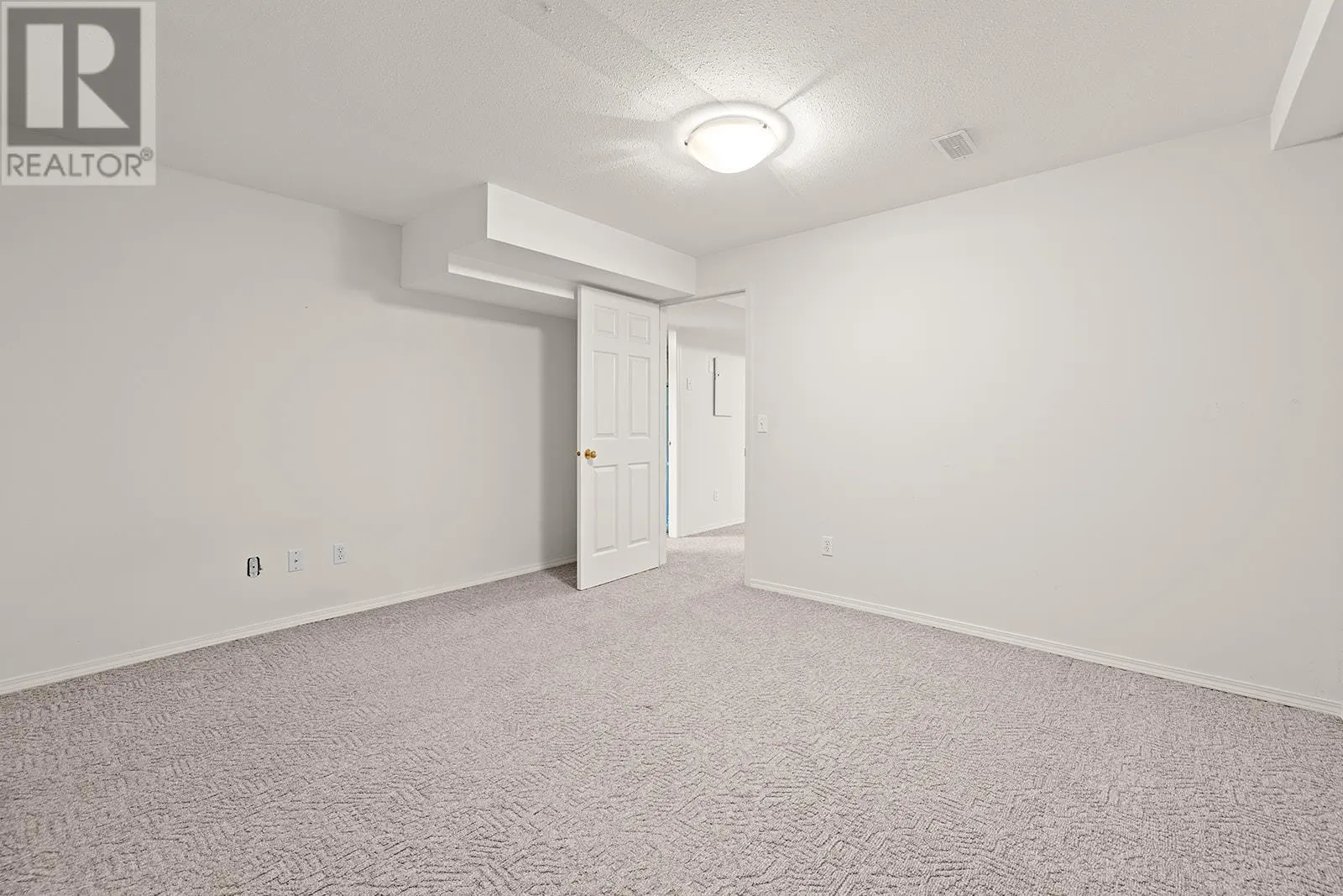 1874 Parkview Crescent Unit# 7