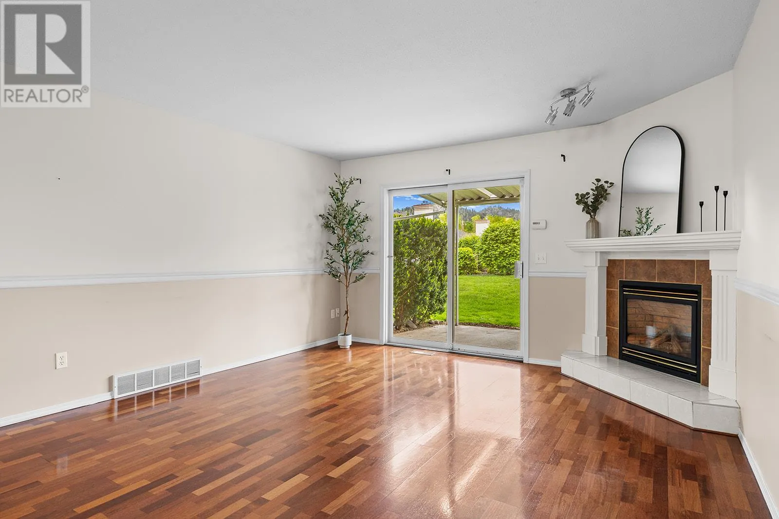 1874 Parkview Crescent Unit# 7