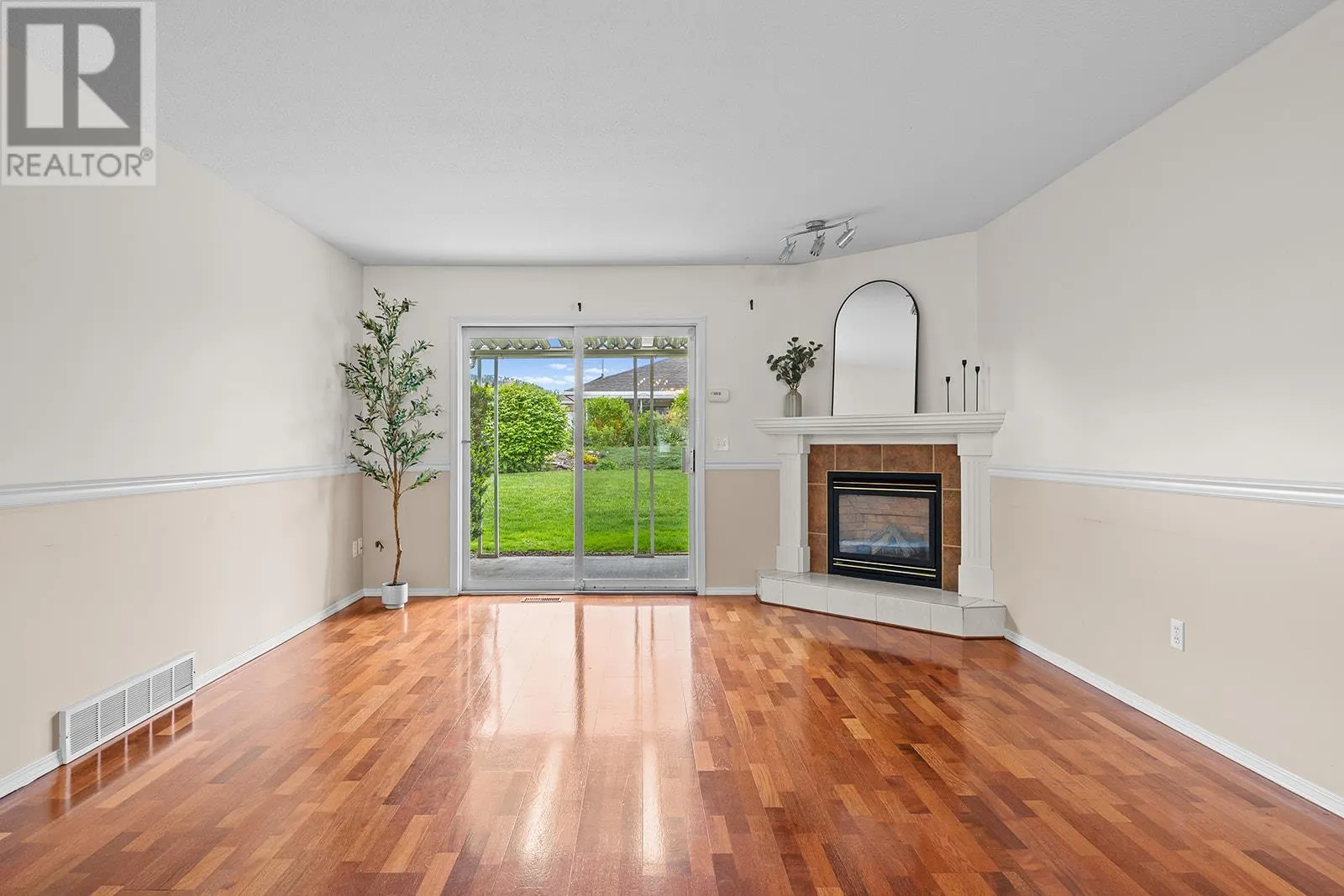 1874 Parkview Crescent Unit# 7
