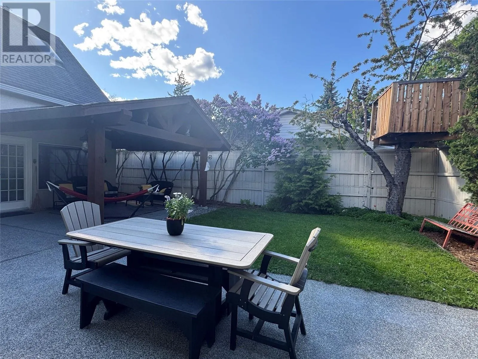 1927 Knox Crescent