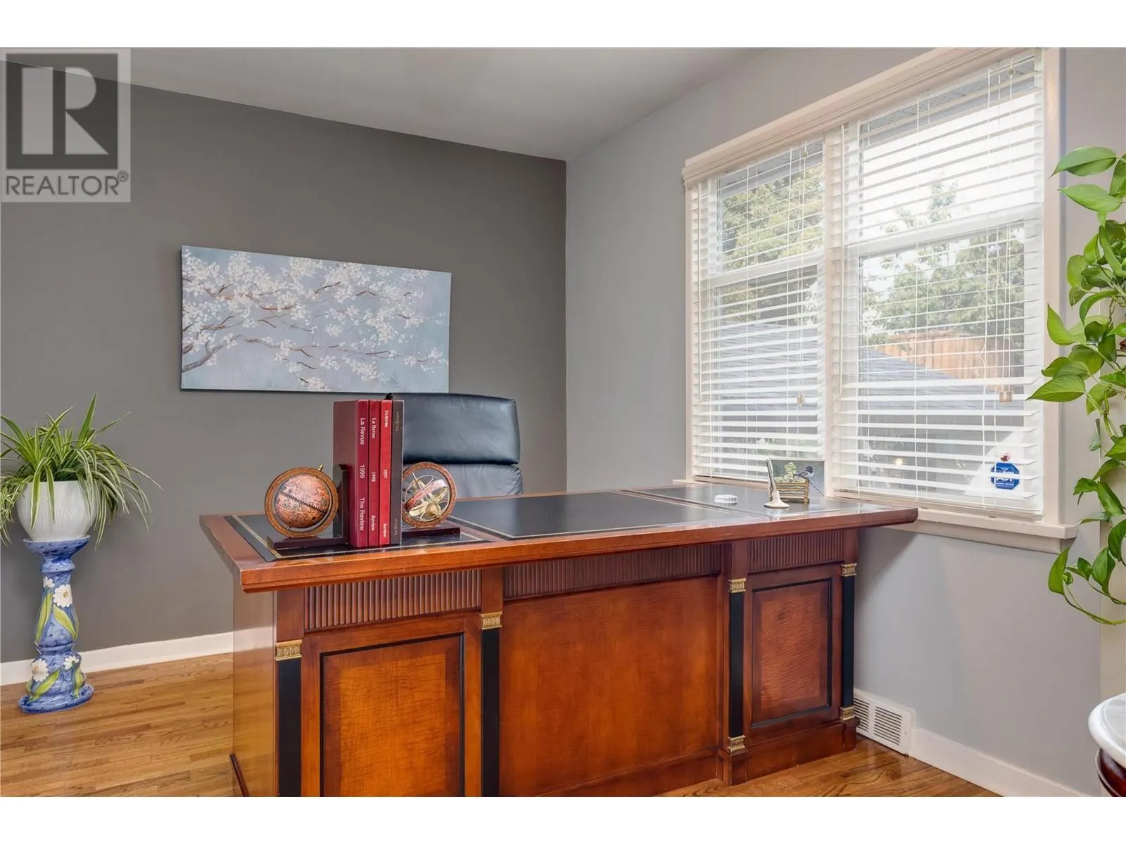 1927 Knox Crescent