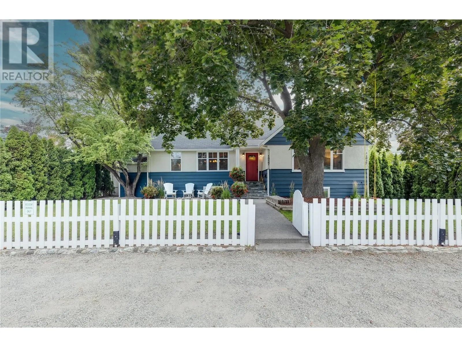 1927 Knox Crescent