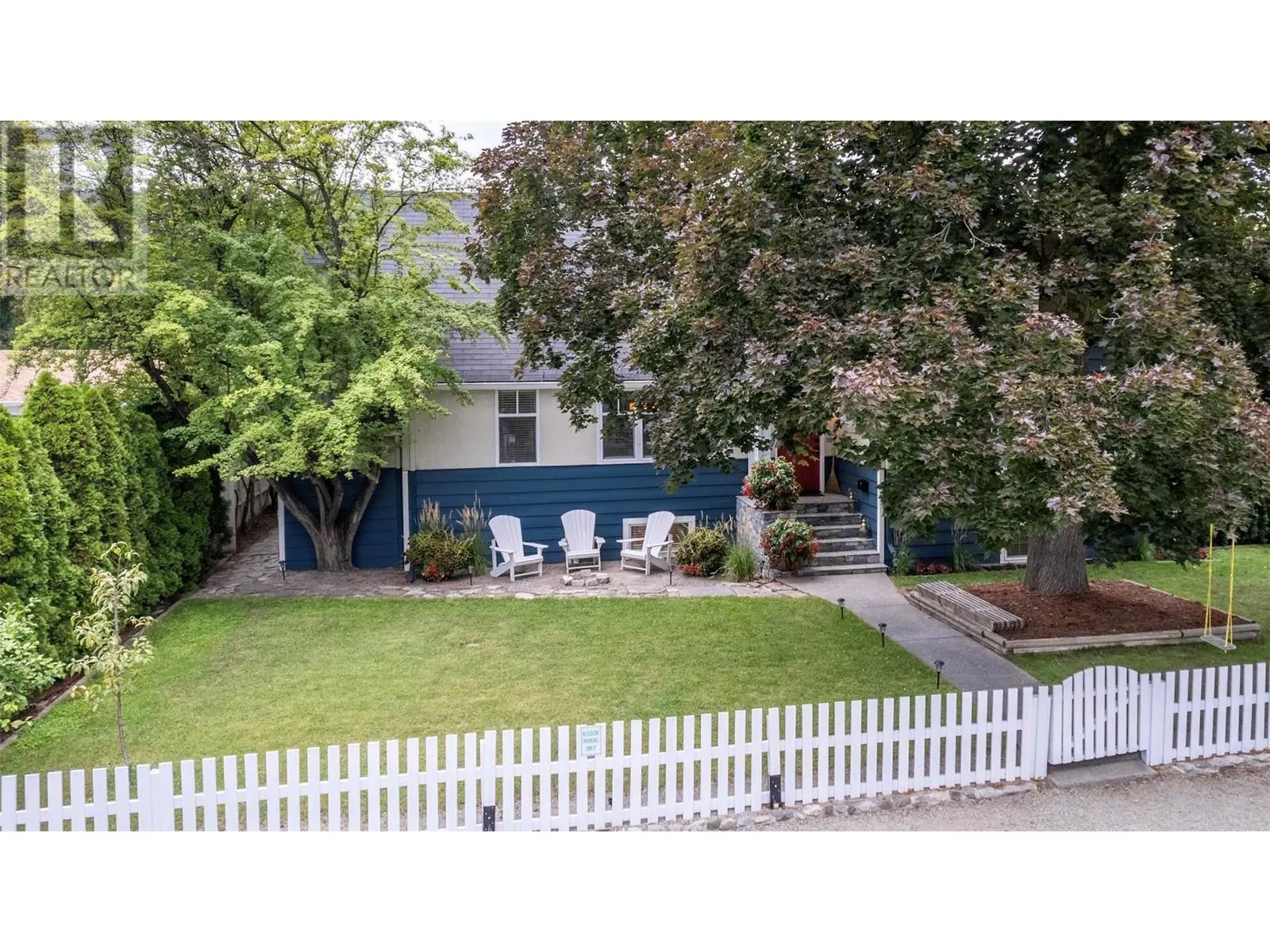1927 Knox Crescent