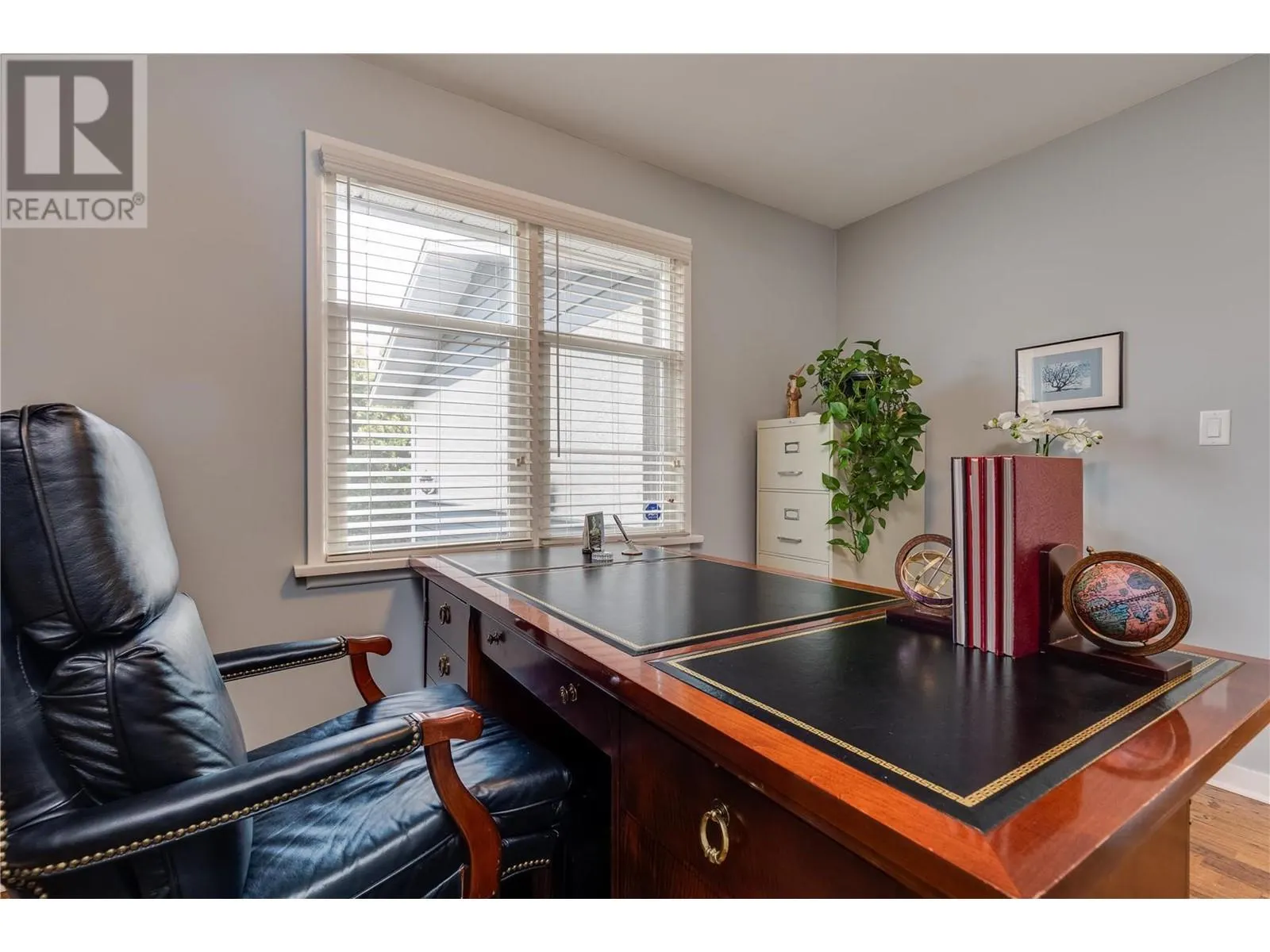 1927 Knox Crescent