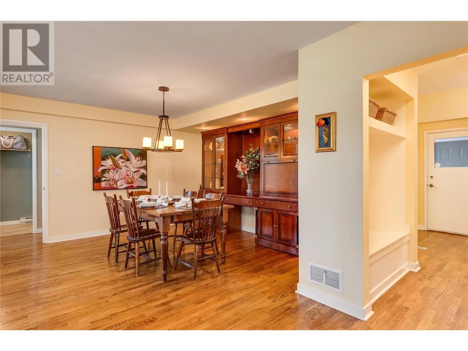 1927 Knox Crescent