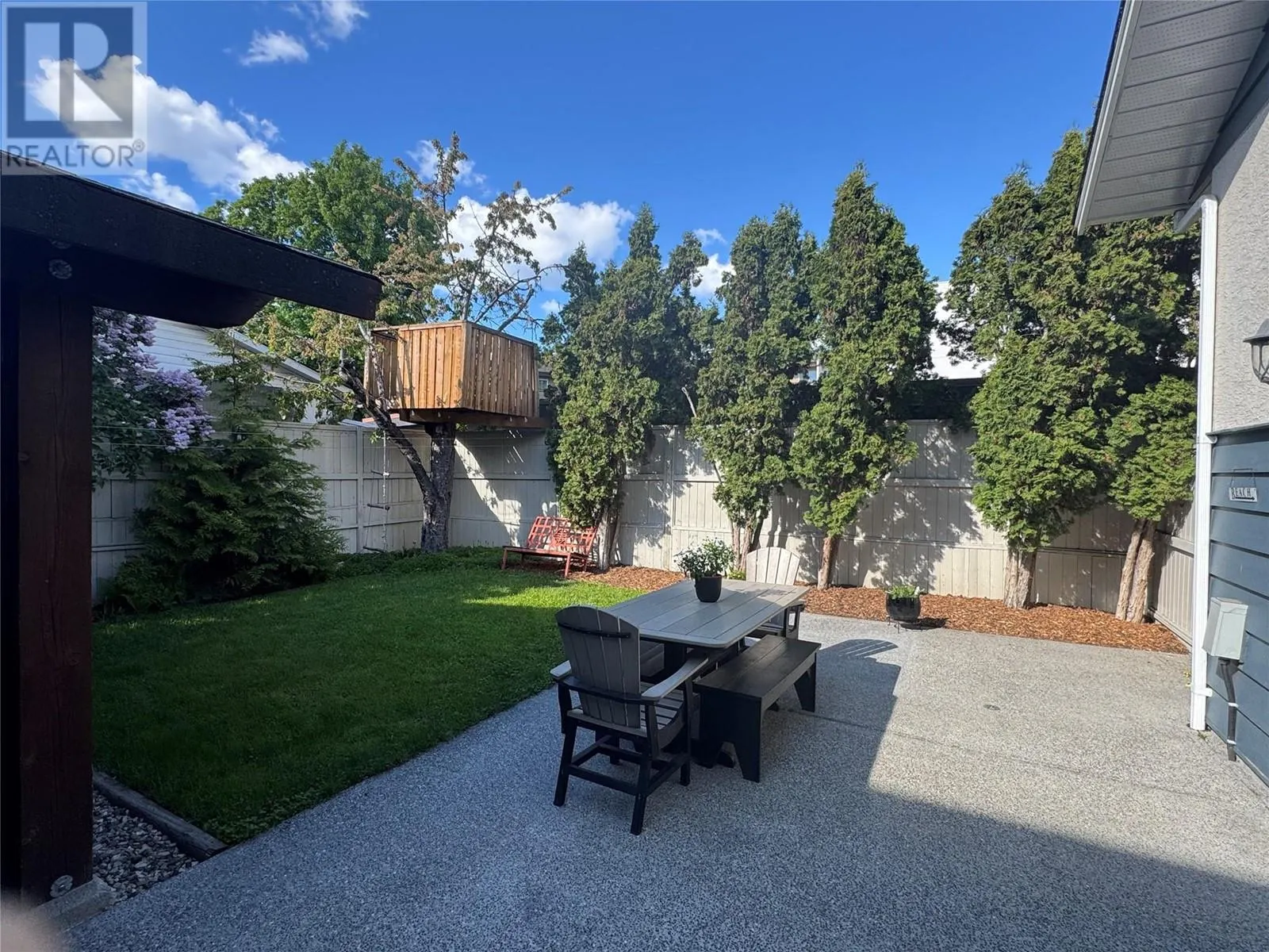 1927 Knox Crescent