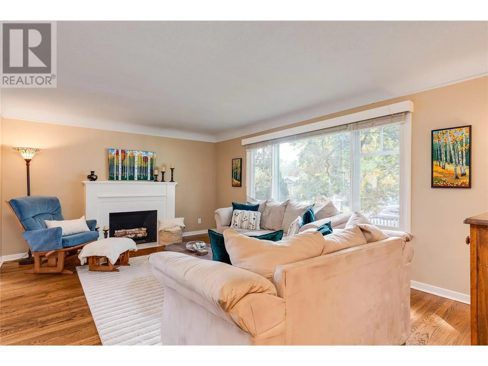 1927 Knox Crescent