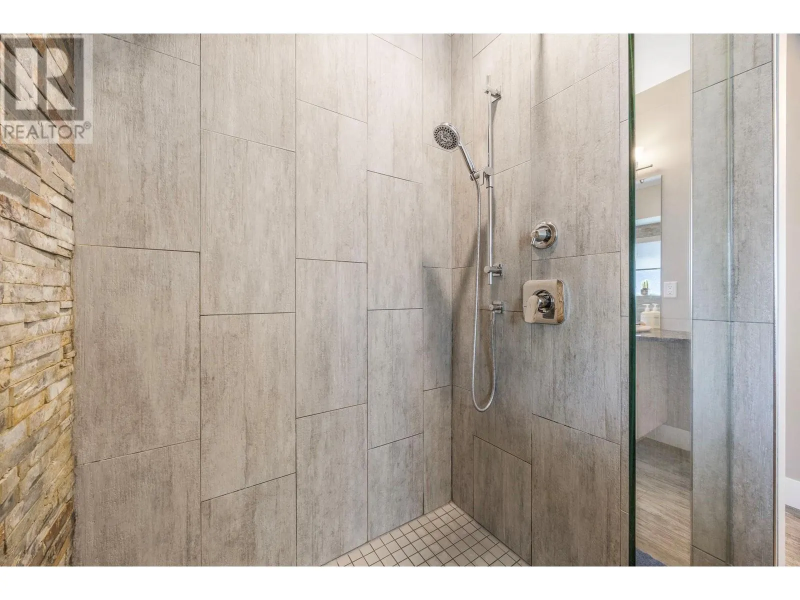 13053 Shoreline Drive