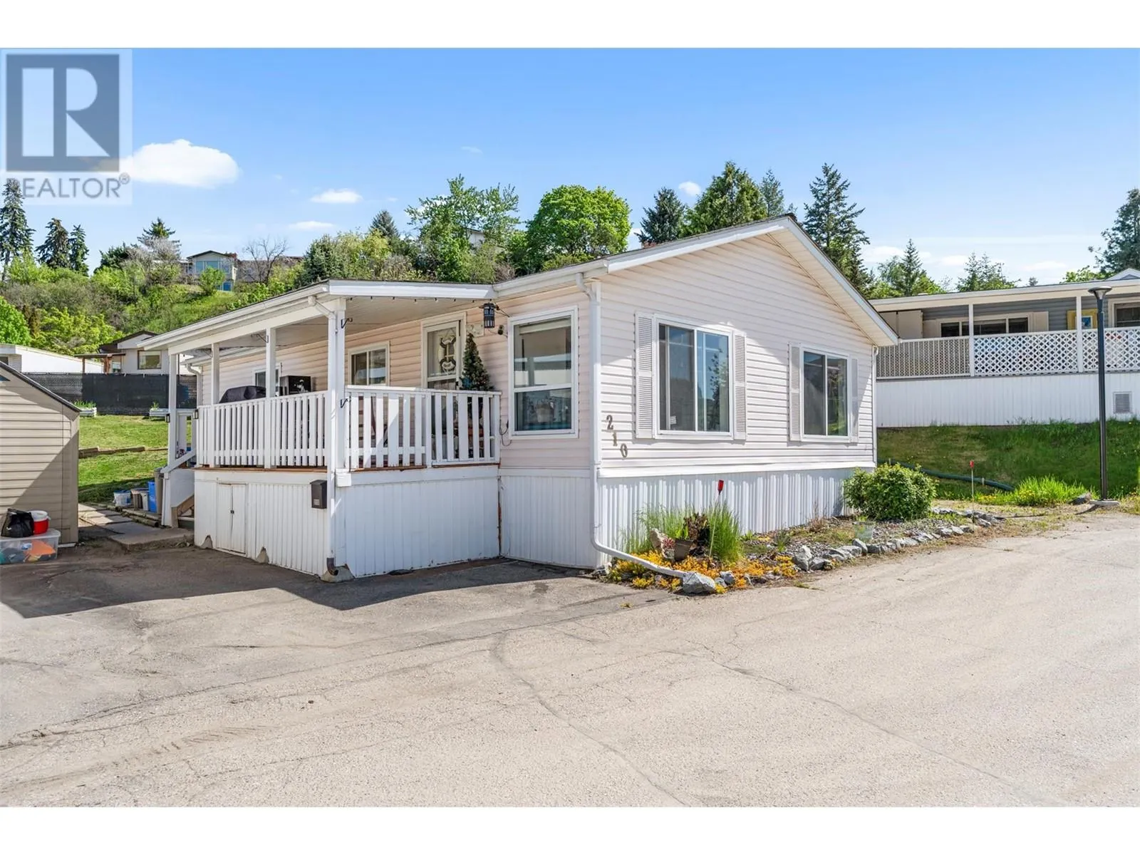 15401 Kalamalka Lake Road Unit# 210