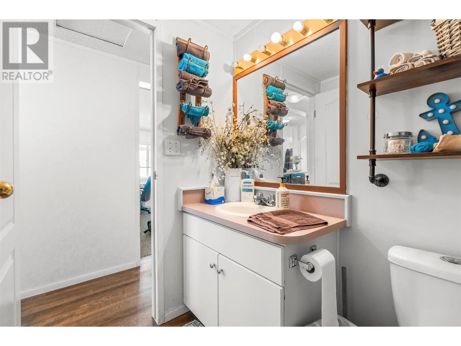 15401 Kalamalka Lake Road Unit# 210