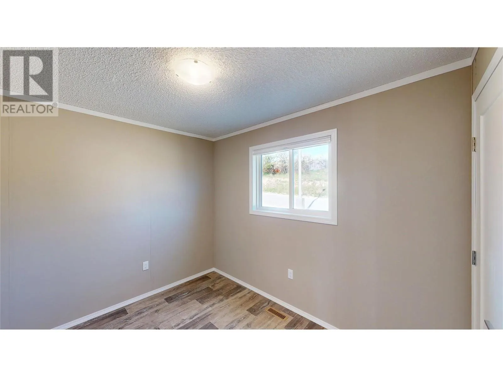 529 Pagurut Avenue W