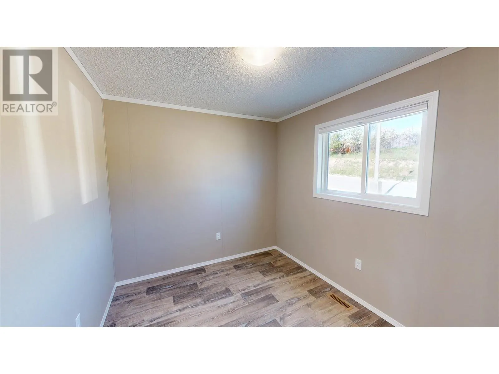 529 Pagurut Avenue W