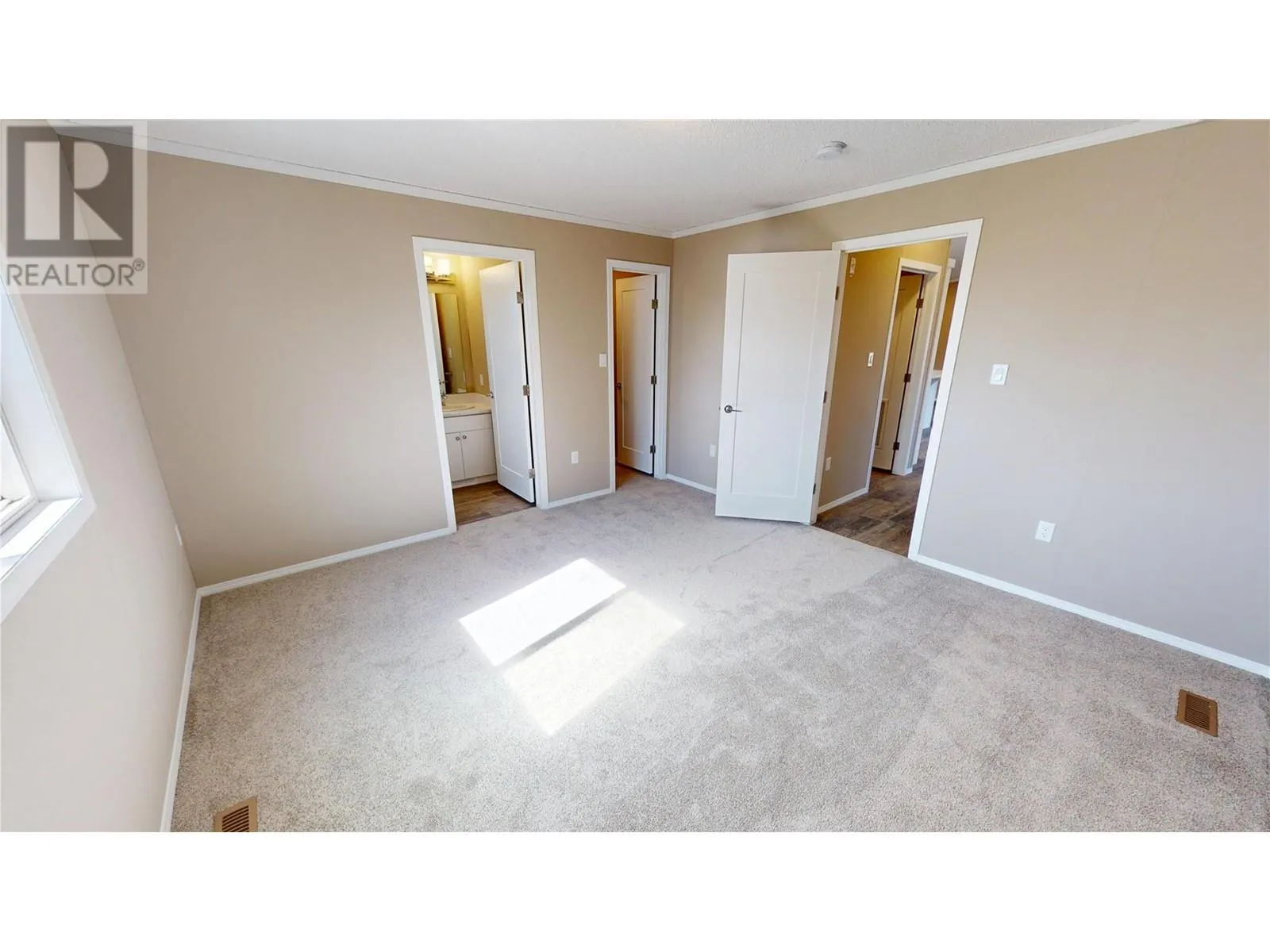 529 Pagurut Avenue W
