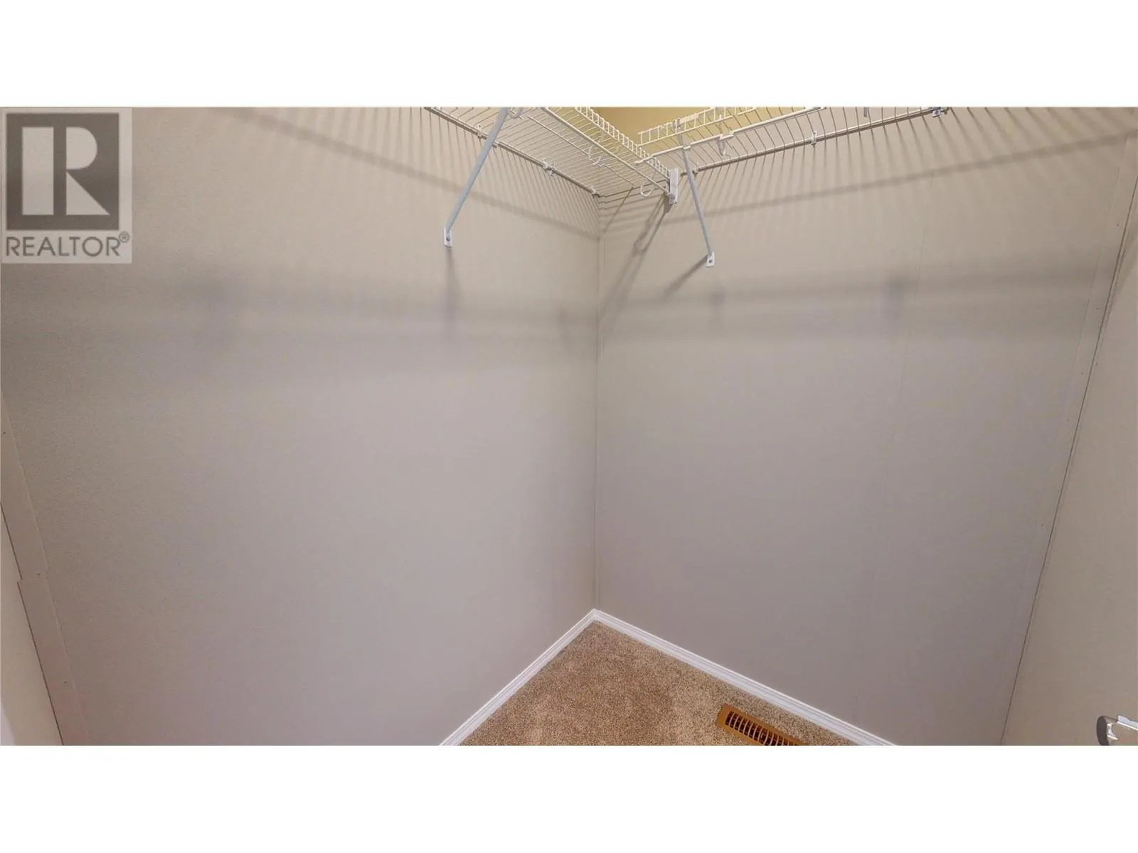 529 Pagurut Avenue W