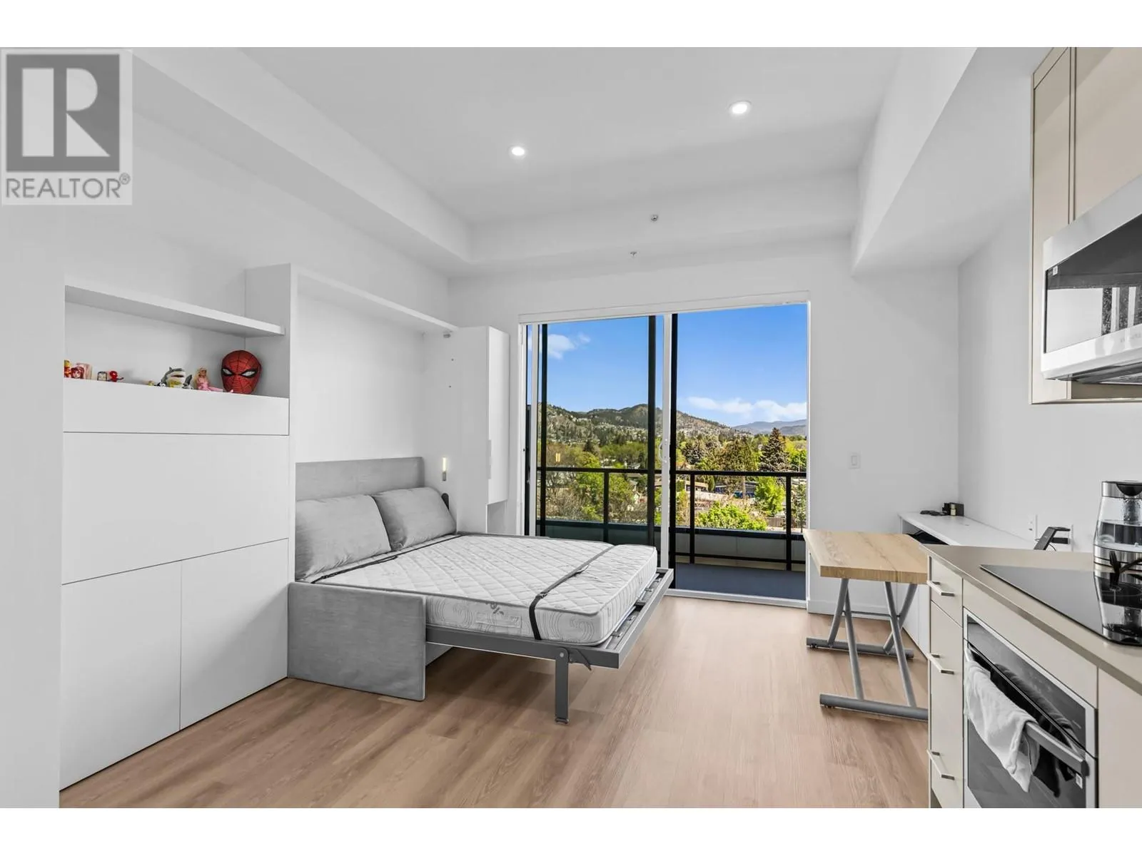 1301 Belaire Avenue Unit# 614