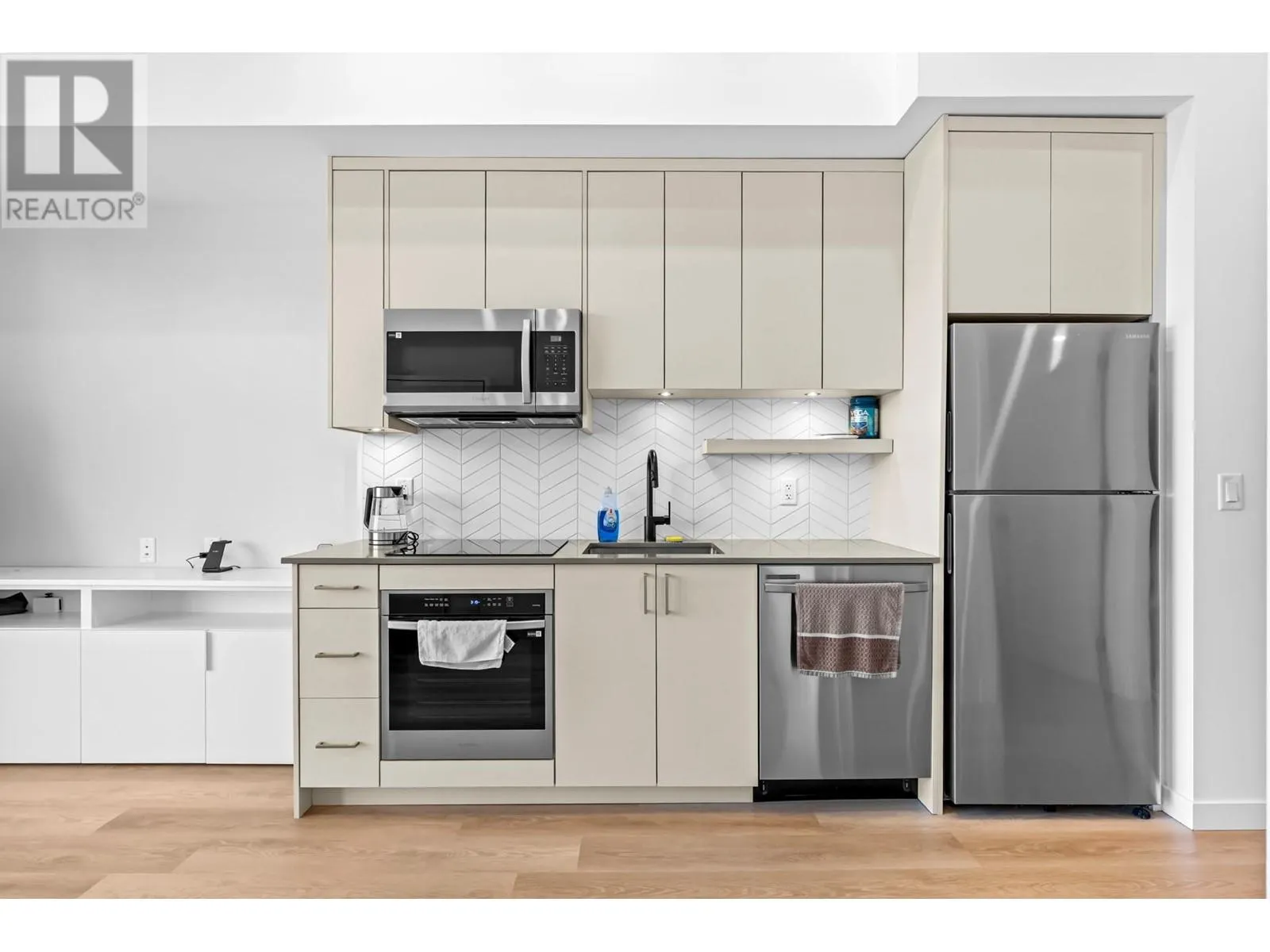 1301 Belaire Avenue Unit# 614