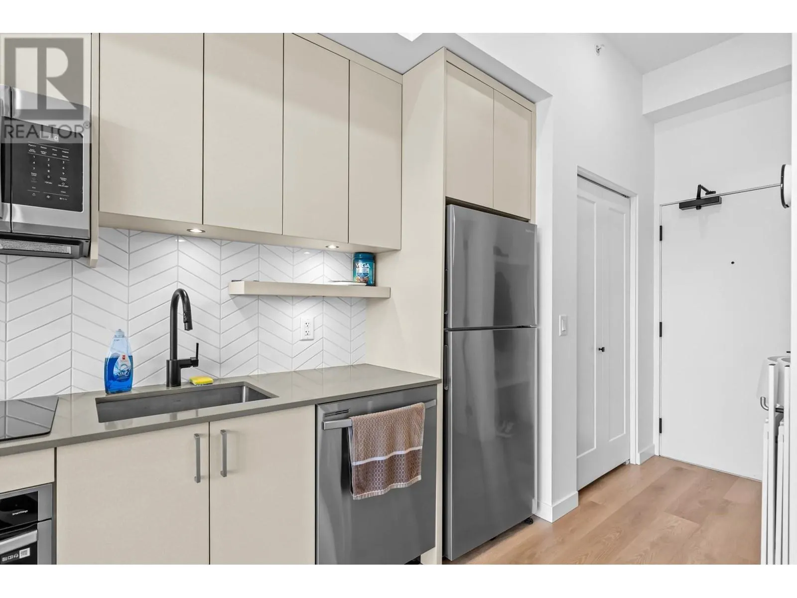 1301 Belaire Avenue Unit# 614