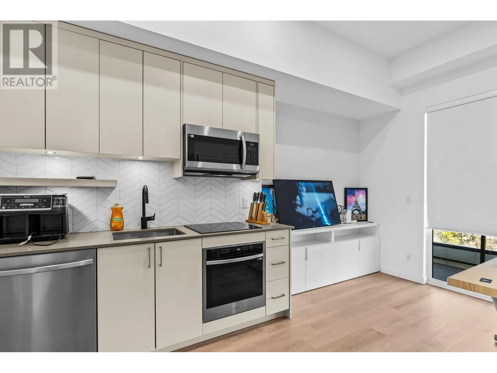 1301 Belaire Avenue Unit# 615