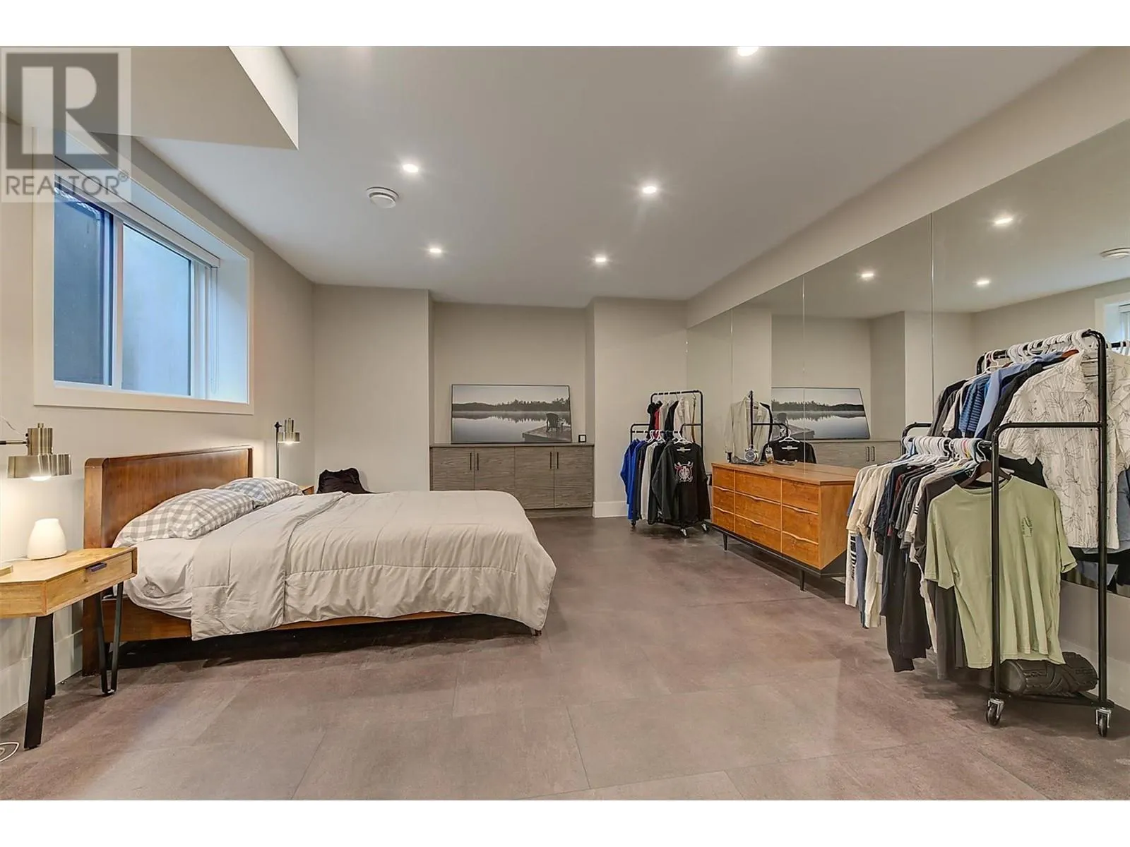1612 Vincent Place