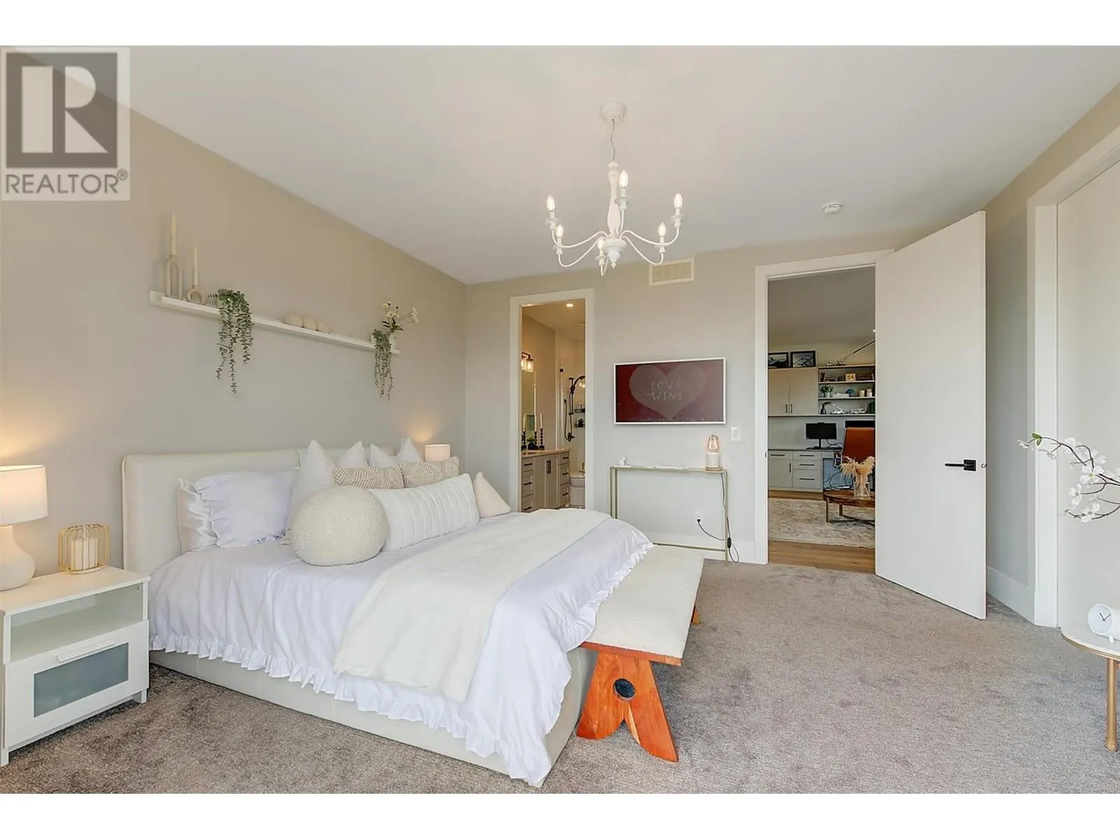 1612 Vincent Place