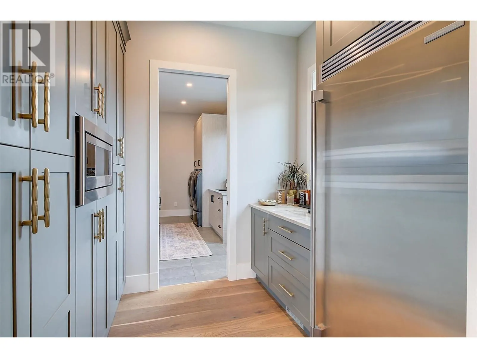1612 Vincent Place