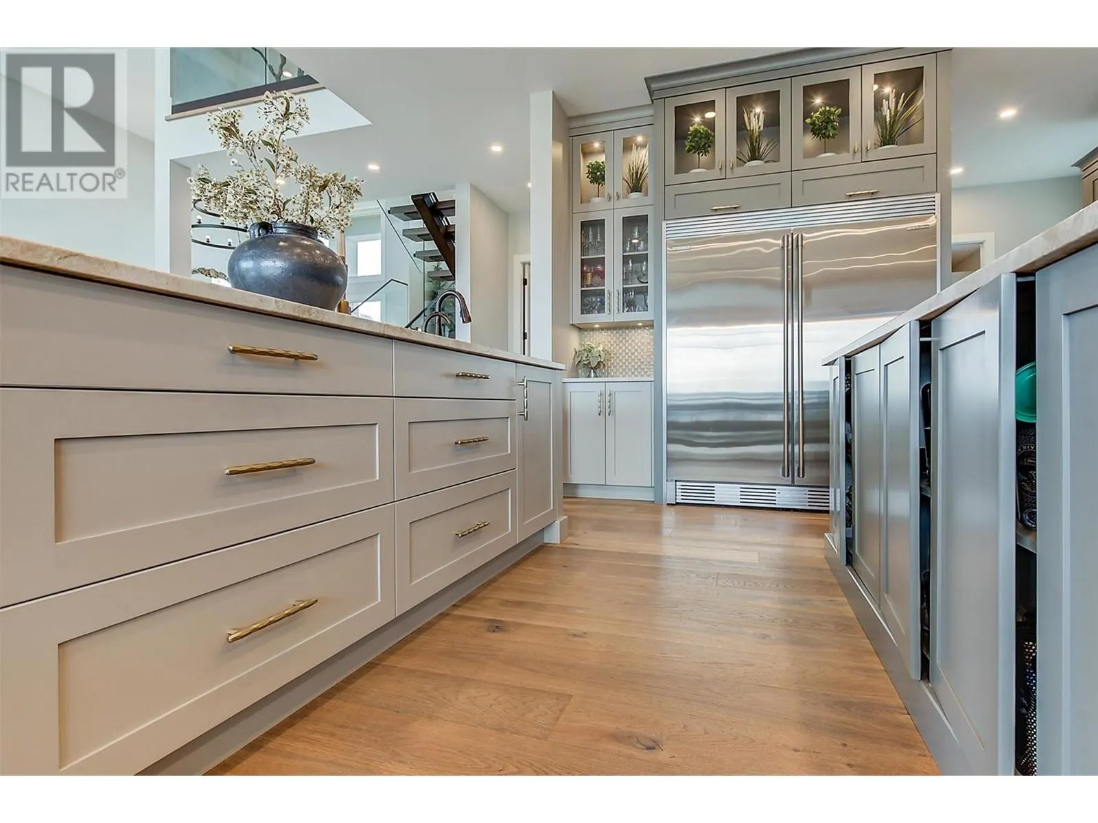 1612 Vincent Place