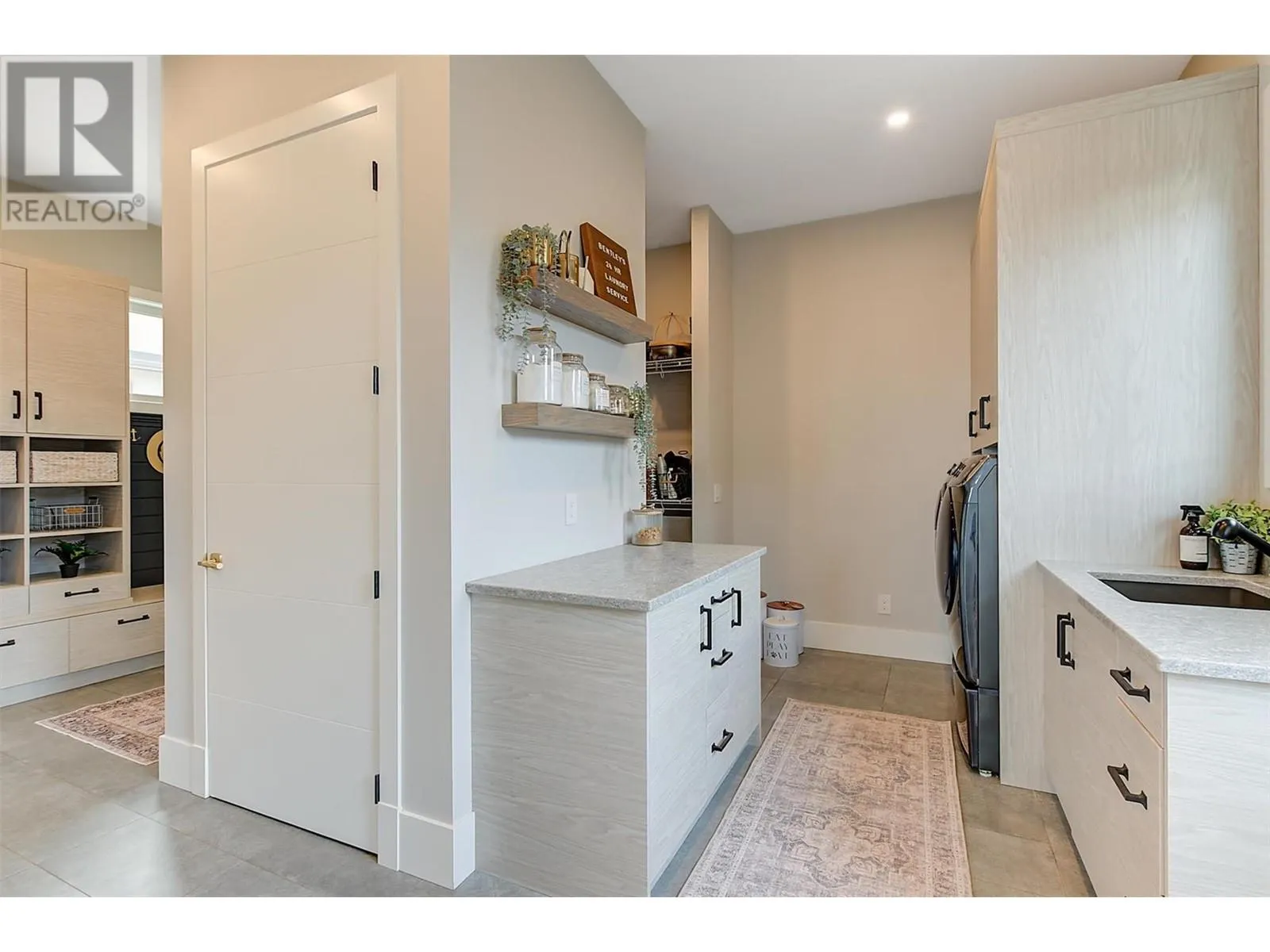 1612 Vincent Place