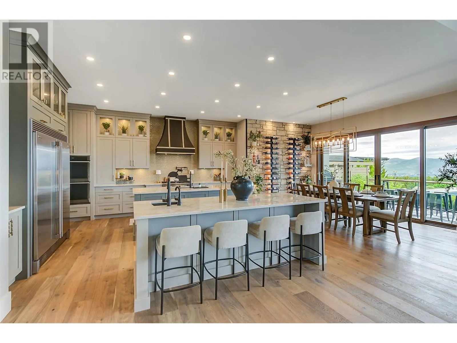 1612 Vincent Place