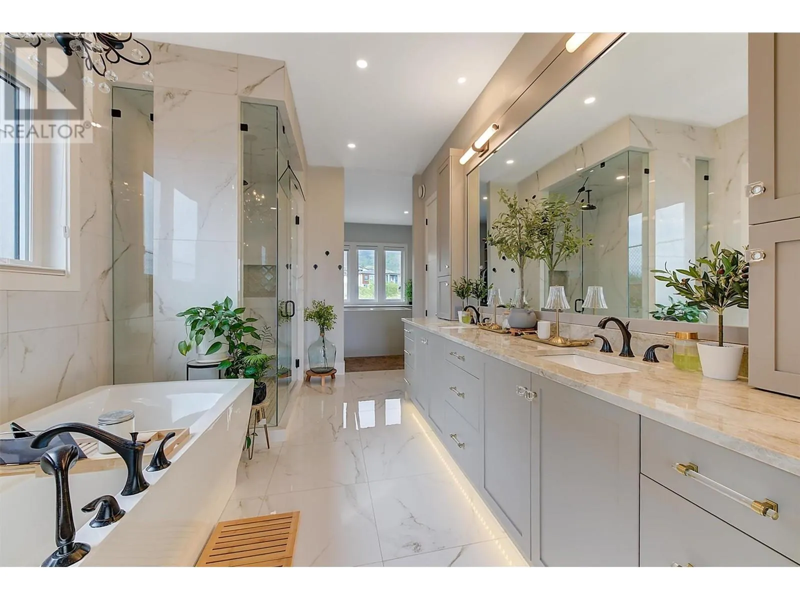 1612 Vincent Place
