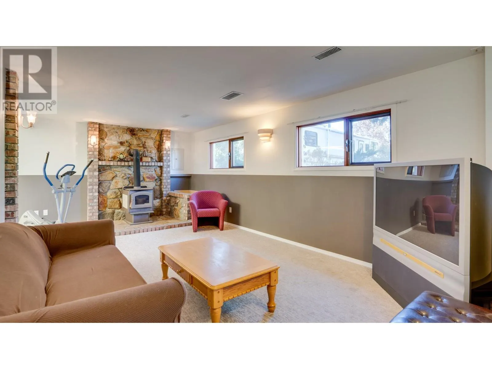 3419 Larch Drive