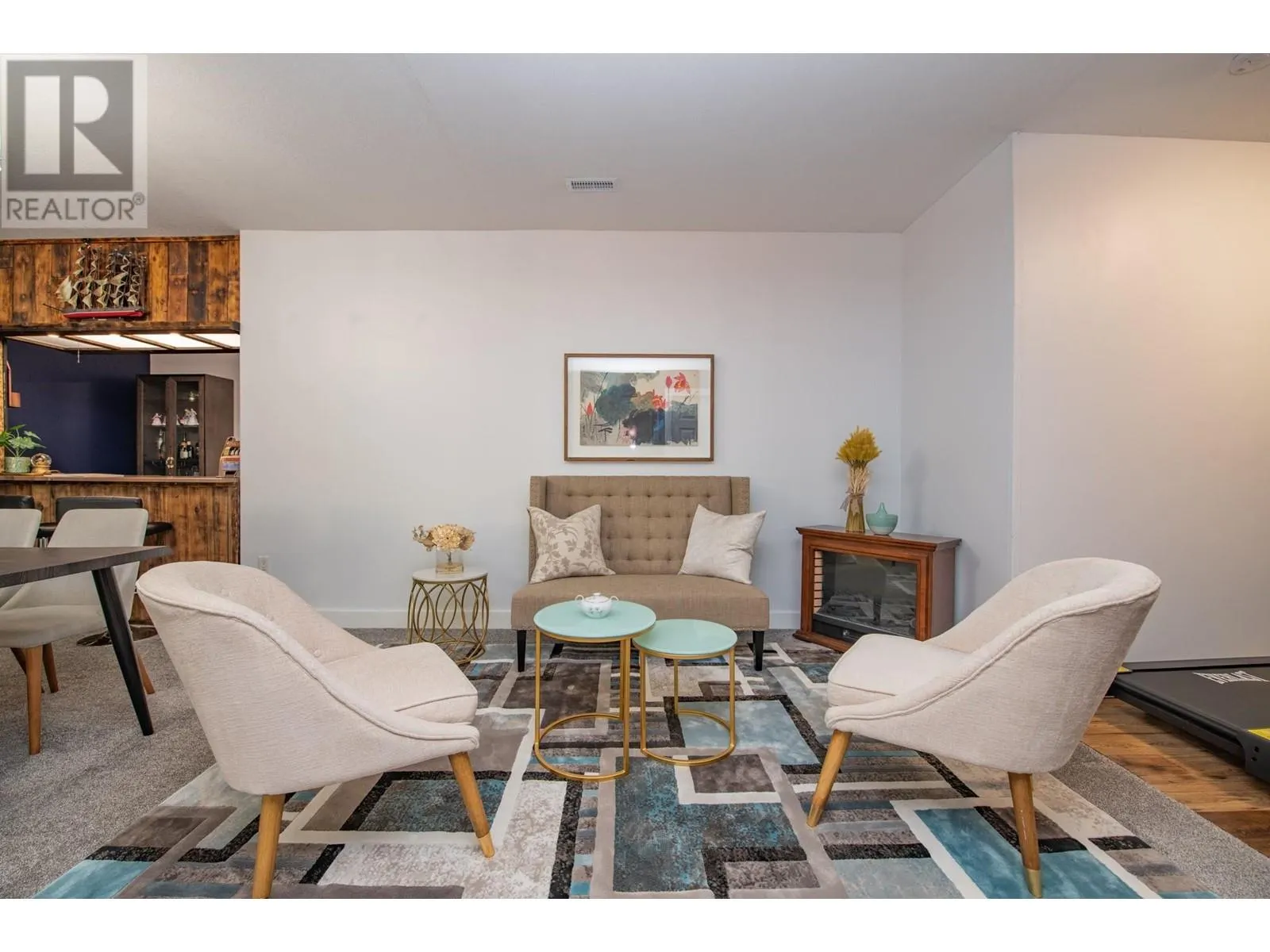 1927 Skyview Crescent