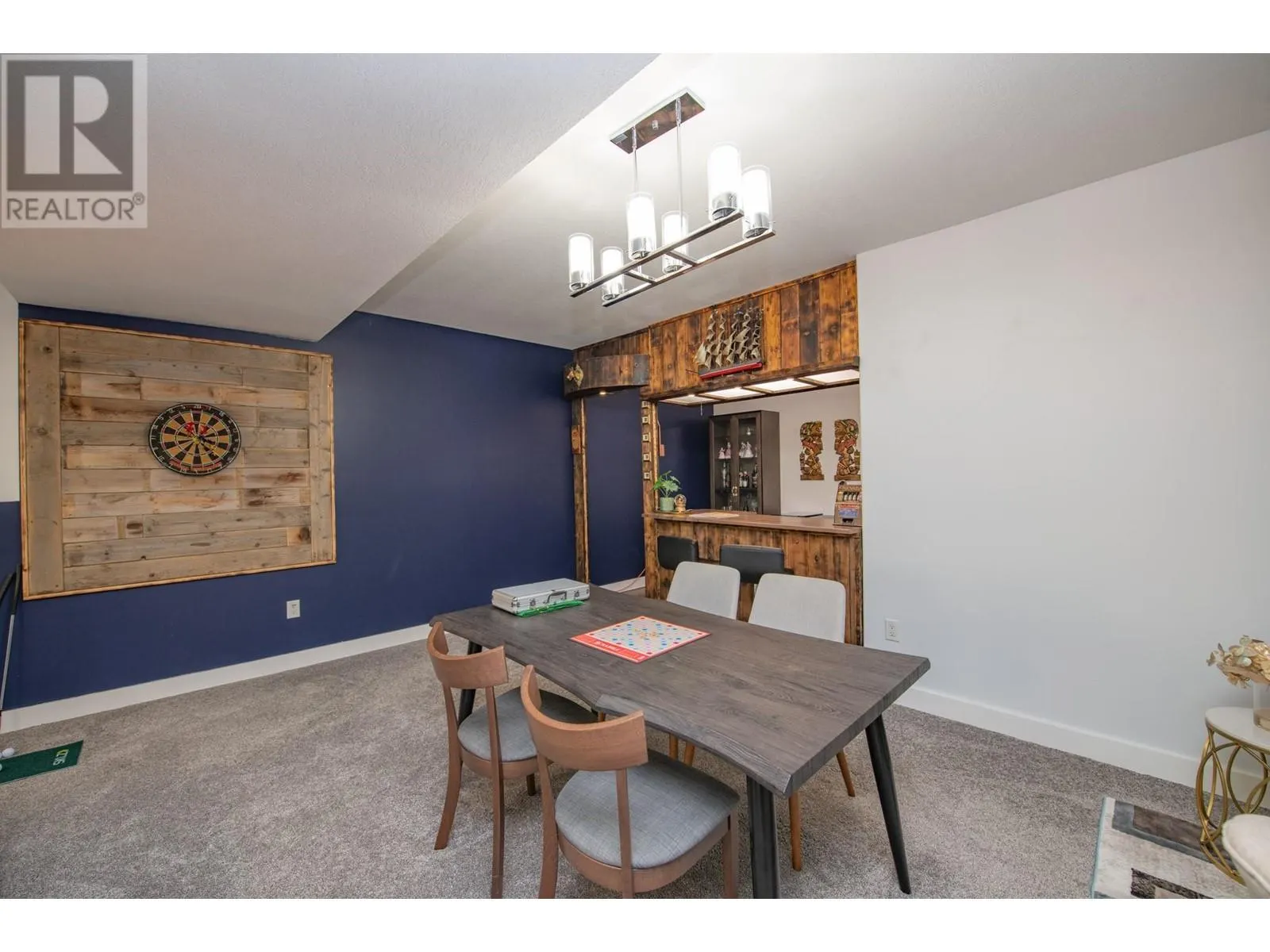 1927 Skyview Crescent