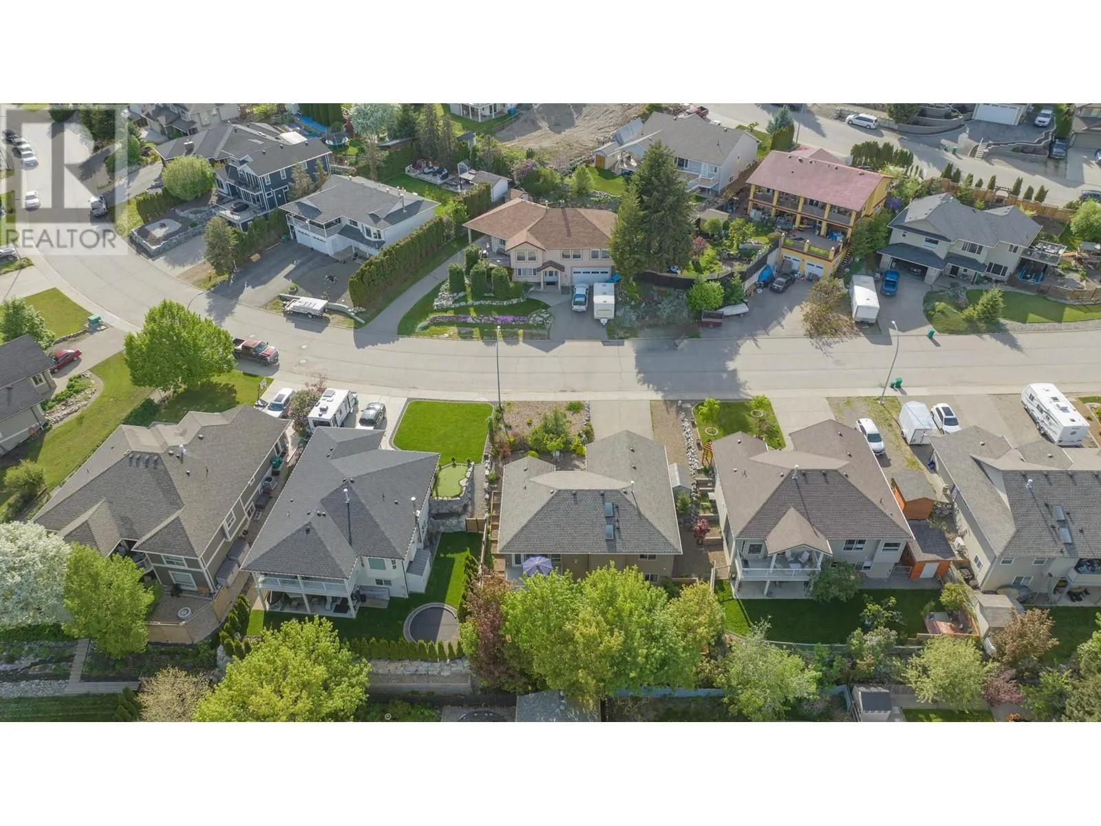 1927 Skyview Crescent