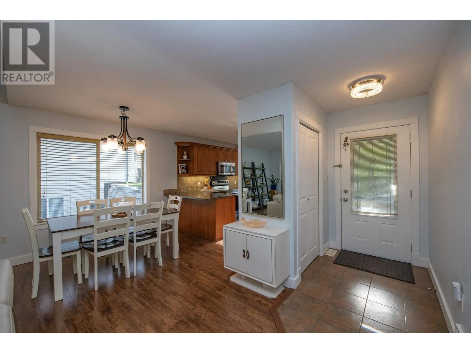 1927 Skyview Crescent